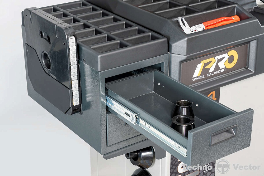 Стенд балансировочный модель iPRO BM4