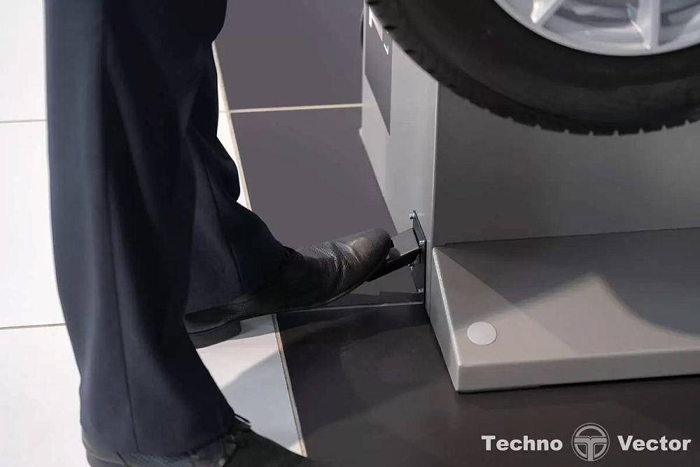 Стенд балансировочный модель iPRO BM2